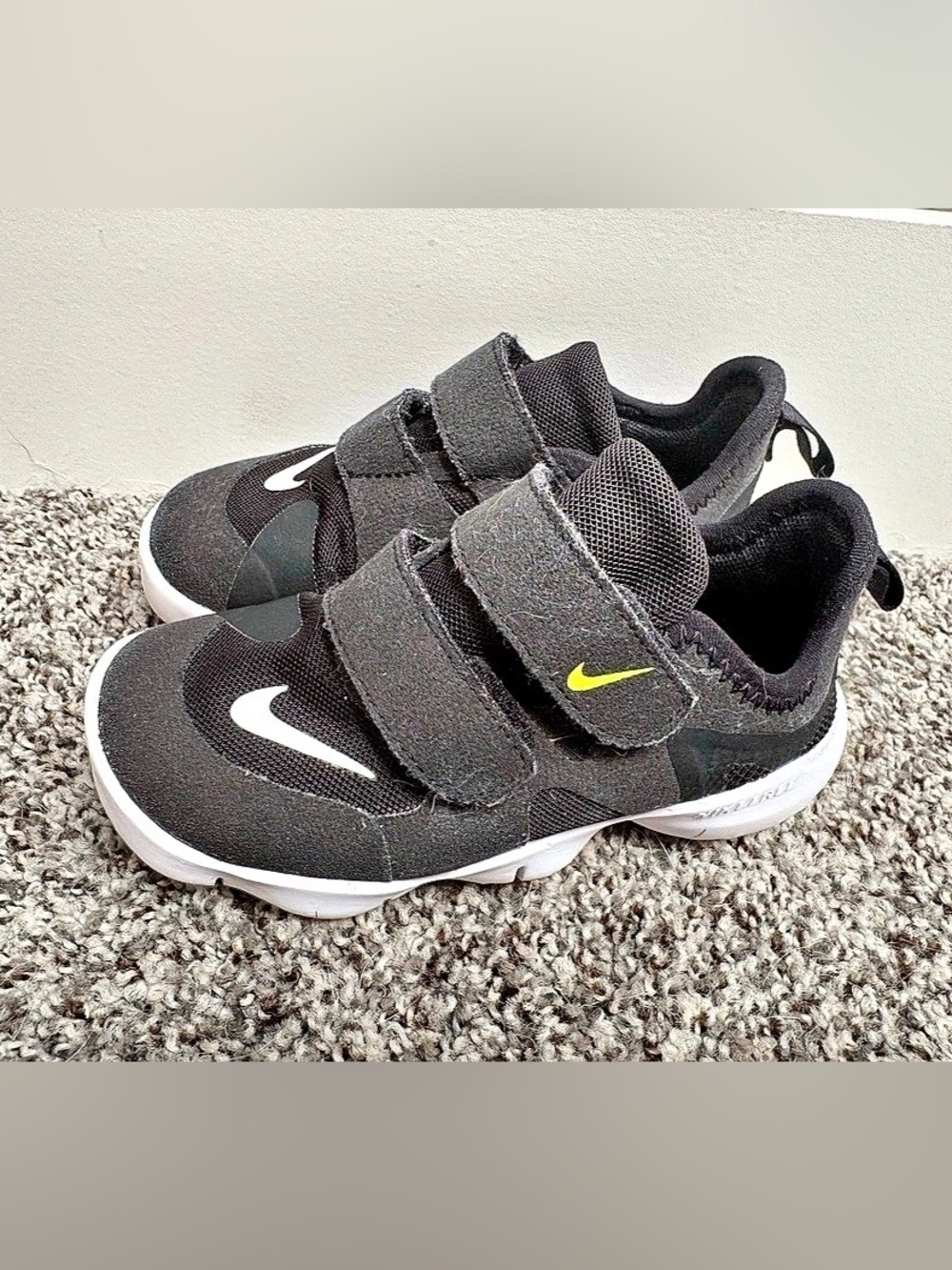 Nike Black Dual Velcro Strap No Tie Sneakers US 9C
